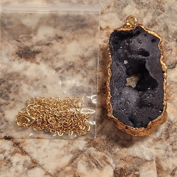 Absolutely Stunning Druzy Geode Necklace - Picture 5 of 8